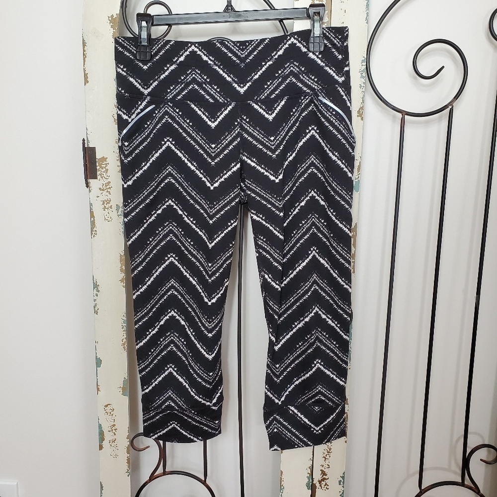 Athleta print cropped leggings medium